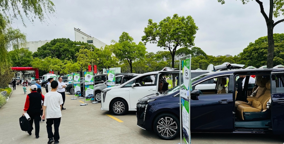 E直播“高校行”:上海大学站完美收官,新营销助力新汽车